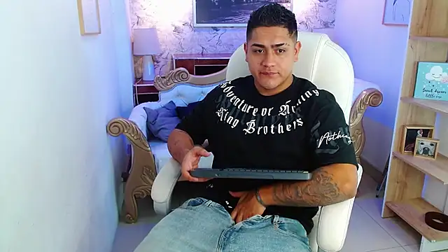 aroon 12 online show from 12/03/25, 11:19