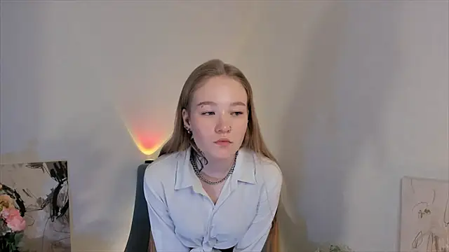 Snapshot of MaireLanda chatting on 12/18/25, 04:18 MaireLanda online show from 12/18/25, 04:18