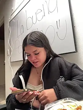 Camila Duarte2 online show from 12/17/25, 01:28