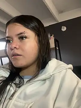 Camila Duarte2 online show from 02/04/26, 01:39