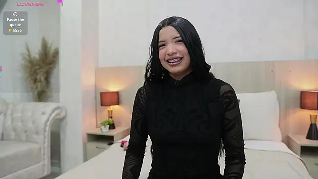 nicol alvarez online show from 05/10/26, 11:37