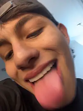 Lander Cruz online show from 12/22/25, 10:07