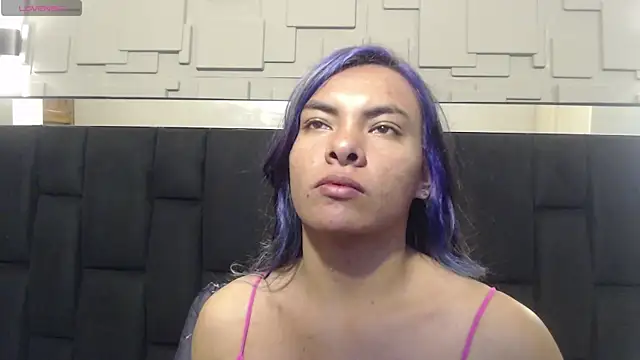 hanna13  online show from 12/04/25, 11:41