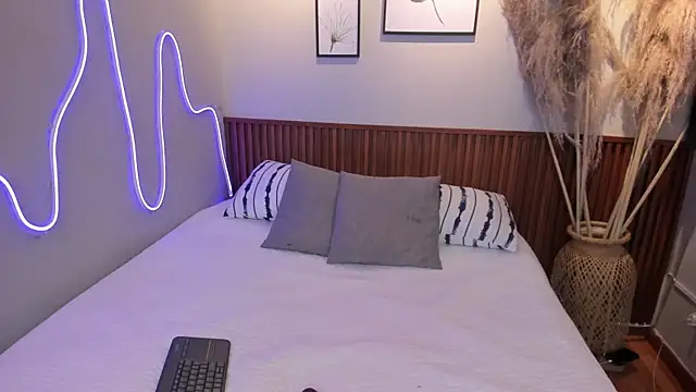 MIAROGGERSS online show from 01/17/26, 03:00