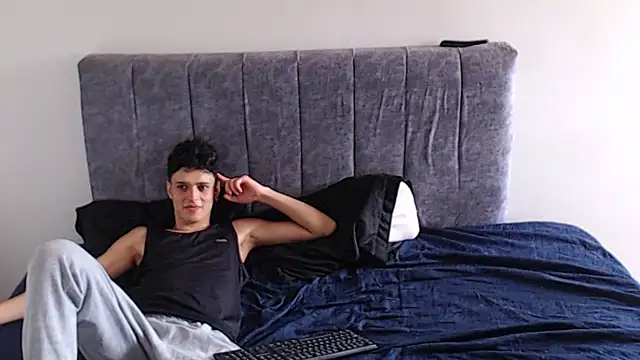 hottie couplee online show from 05/20/26, 10:05