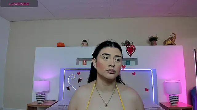 Snapshot of AnikaRomanoff_ chatting on 02/16/26, 12:01 AnikaRomanoff online show from 02/16/26, 12:01