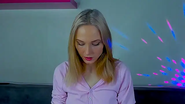 Gina Gina love online show from 12/21/25, 10:55