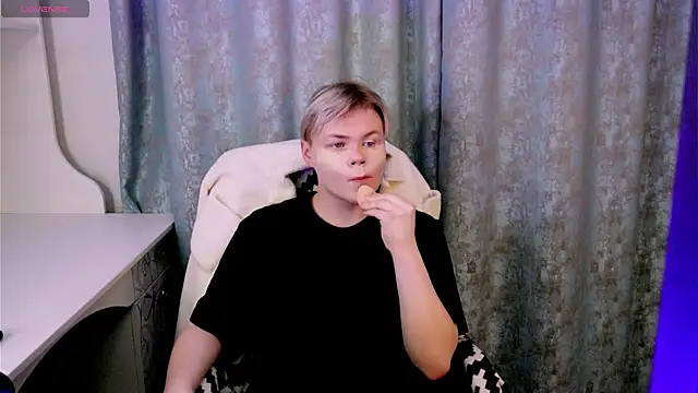 Snapshot of Brian_Mils chatting on 01/12/26, 12:43 Brian Mils online show from 01/12/26, 12:43