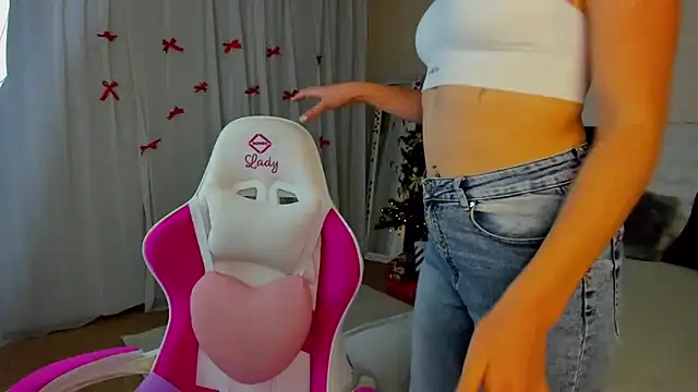 Snapshot of KiraNeeww chatting on 12/18/25, 06:41 KiraNeeww online show from 12/18/25, 06:41