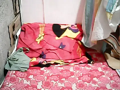 Snapshot of xxCathyxx chatting on 12/03/25, 12:40 xxCathyxx online show from 12/03/25, 12:40