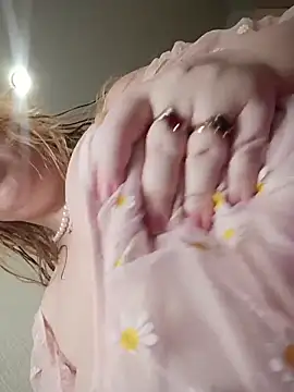 ElonaFox online show from 12/20/25, 12:34