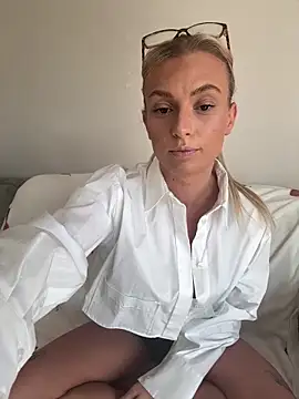 Blonde BambiXX online show from 03/10/26, 11:04