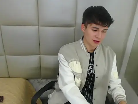 JuanGomm online show from 12/16/25, 03:44