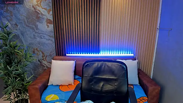 TiffanyHoustton online show from 02/20/26, 11:43