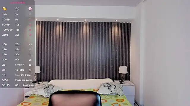 TiffanyHoustton online show from 04/15/26, 01:40