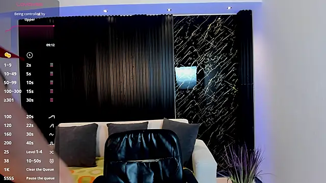 TiffanyHoustton online show from 04/16/26, 12:50