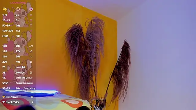 TiffanyHoustton online show from 04/18/26, 07:07