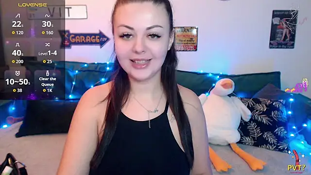 Snapshot of MonicaMoonly chatting on 12/05/25, 08:27 MonicaMoonly online show from 12/05/25, 08:27