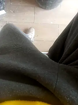 Snapshot of Valencianoo411 chatting on 12/04/25, 12:14 Valencianoo411 online show from 12/04/25, 12:14