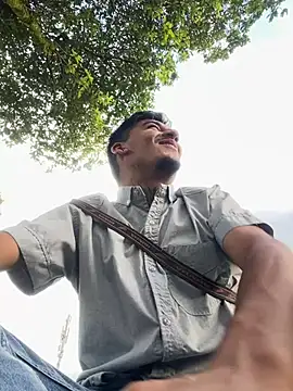 Snapshot of maxI_dick33 chatting on 02/19/26, 10:17 maxI dick33 online show from 02/19/26, 10:17