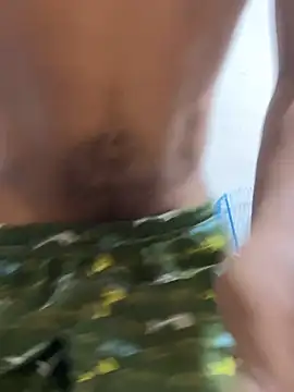 Snapshot of maxI_dick33 chatting on 02/20/26, 10:43 maxI dick33 online show from 02/20/26, 10:43