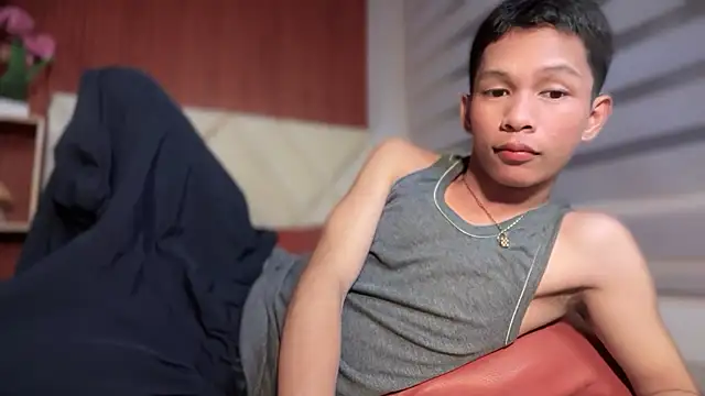 Snapshot of TheBoyAboveYou chatting on 01/06/26, 04:11 TheBoyAboveYou online show from 01/06/26, 04:11