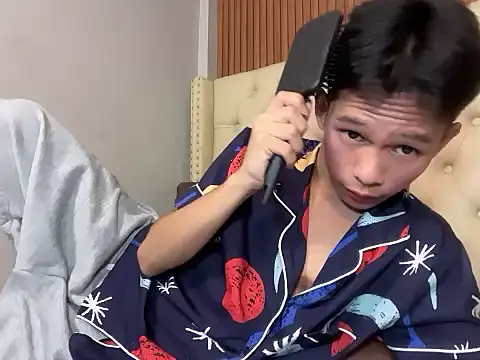 TheBoyAboveYou online show from 04/23/26, 11:29
