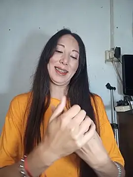 Snapshot of Cristal_azul777 chatting on 06/18/26, 01:50 Cristal azul777 online show from 06/18/26, 01:50