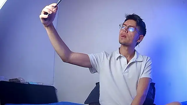 nicolatinboy online show from 02/11/26, 09:09