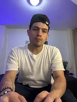 williamsmiiths16 online show from 12/16/25, 04:23