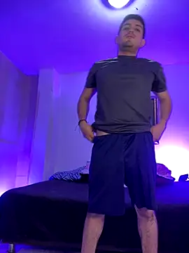 williamsmiiths16 online show from 12/19/25, 04:03