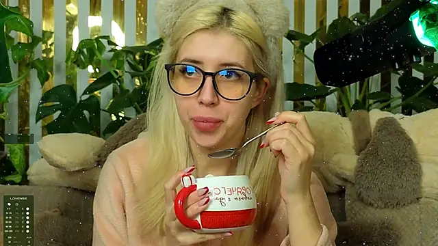 Snapshot of FlowweerGirl chatting on 01/14/26, 09:15 FlowweerGirl online show from 01/14/26, 09:15