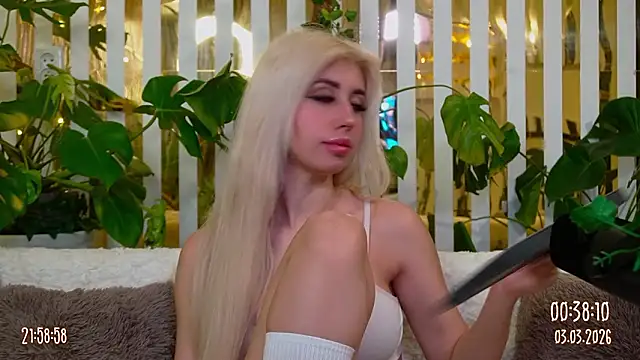 Snapshot of FlowweerGirl chatting on 03/03/26, 06:58 FlowweerGirl online show from 03/03/26, 06:58