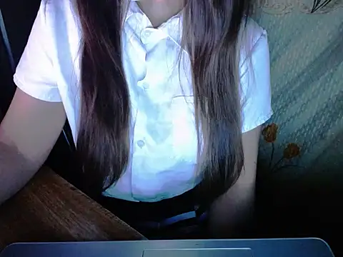 Snapshot of maian_love chatting on 07/16/26, 07:20 maian love online show from 07/16/26, 07:20