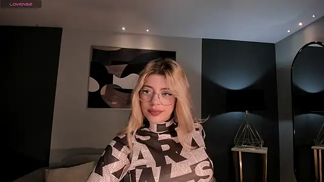 MadisonKane online show from 11/12/25, 11:10