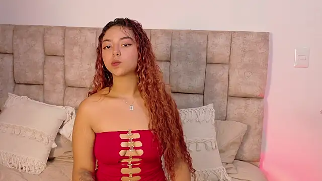 Snapshot of PersefoneLuxe chatting on 12/05/25, 04:32 PersefoneLuxe online show from 12/05/25, 04:32