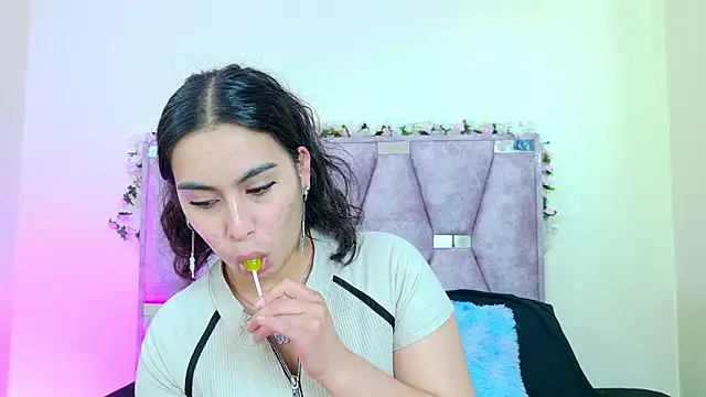 iris and damian online show from 04/21/26, 05:17