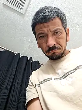 Snapshot of Guero0751@xh chatting on 10/24/25, 10:55 Guero0751xh online show from 10/24/25, 10:55