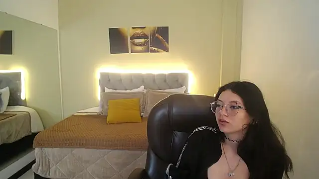 Eros Nyx  online show from 12/18/25, 03:45