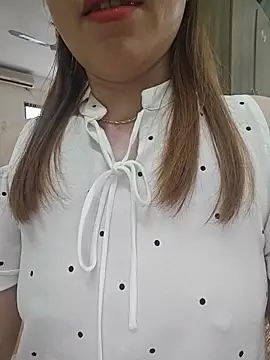 Snapshot of Baby-Linh chatting on 05/31/26, 01:36 Baby-Linh online show from 05/31/26, 01:36