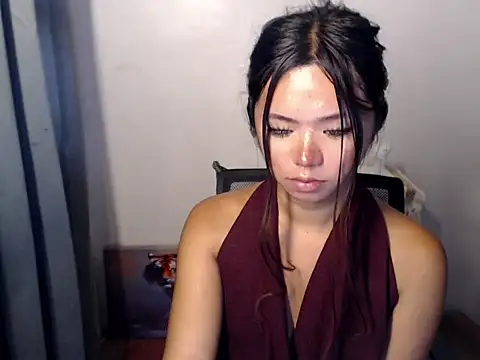 Snapshot of voganmarie chatting on 05/09/26, 03:34 voganmarie online show from 05/09/26, 03:34