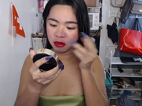 Snapshot of voganmarie chatting on 06/27/26, 01:28 voganmarie online show from 06/27/26, 01:28