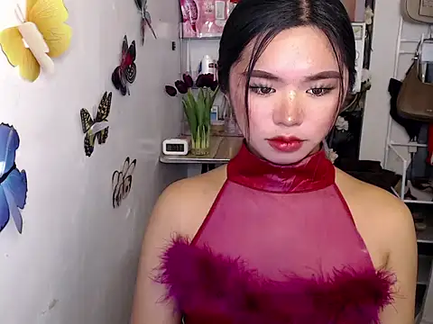 Snapshot of voganmarie chatting on 07/02/26, 03:29 voganmarie online show from 07/02/26, 03:29