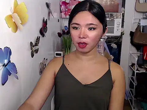 Snapshot of voganmarie chatting on 07/03/26, 05:03 voganmarie online show from 07/03/26, 05:03