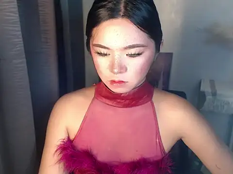 Snapshot of voganmarie chatting on 07/11/26, 12:24 voganmarie online show from 07/11/26, 12:24