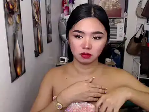 Snapshot of voganmarie chatting on 07/13/26, 05:54 voganmarie online show from 07/13/26, 05:54