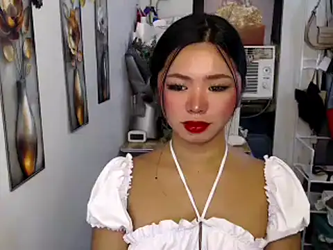 Snapshot of voganmarie chatting on 07/21/26, 06:16 voganmarie online show from 07/21/26, 06:16