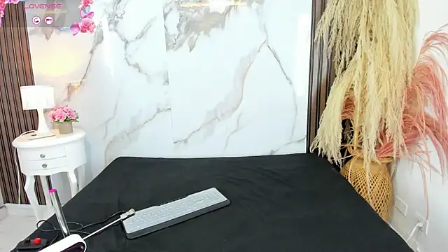 hilarythomsom online show from 01/17/26, 01:05