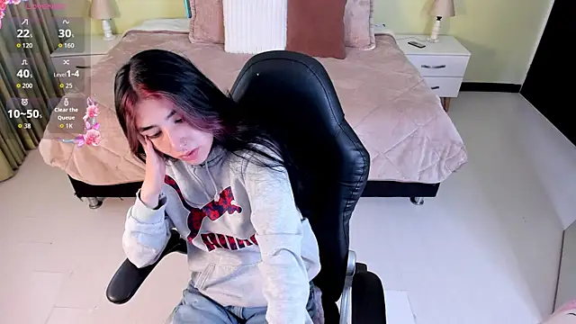 Celeste Rous   online show from 06/04/26, 12:22