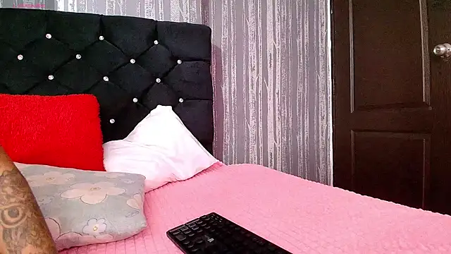 Snapshot of Elizabetth_Roman chatting on 05/11/26, 02:23 Elizabetth Roman online show from 05/11/26, 02:23